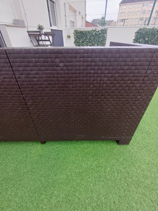 Divano in rattan marrone