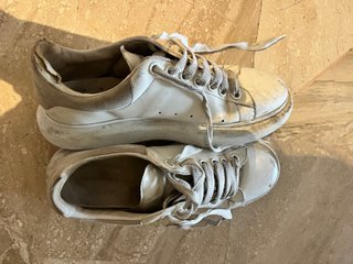 Alexander McQueen Sneakers Bianche Beige