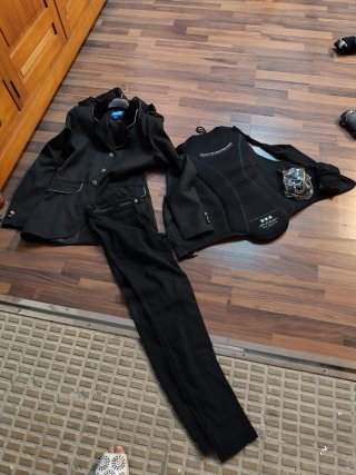 Uniforme de equitación negro