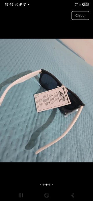 Occhiali da sole Vans neri e bianchi