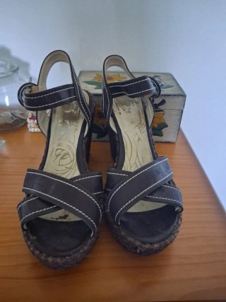 Sandalias cuña marrones