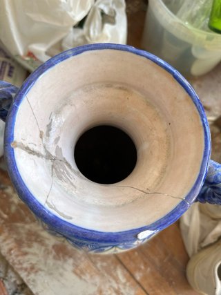 Jarrón de cerámica antiguo azul y blanco