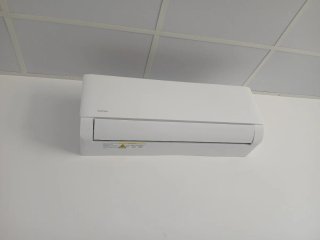 Lampista y aire acondicionado y fontanero,