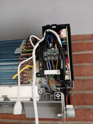 Lampista y aire acondicionado y fontanero,