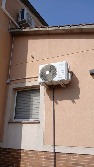Lampista y aire acondicionado y fontanero,
