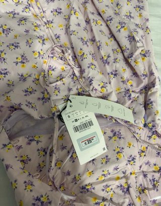 Vestido corto floral lila Zara talla S