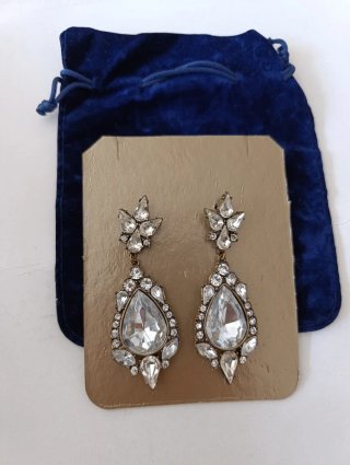 Pendientes largos con pedrería