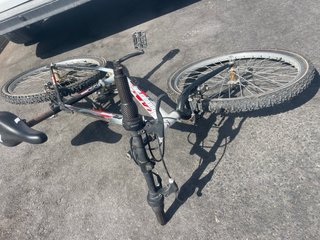 Bicicleta Montaña Blanca y Negra