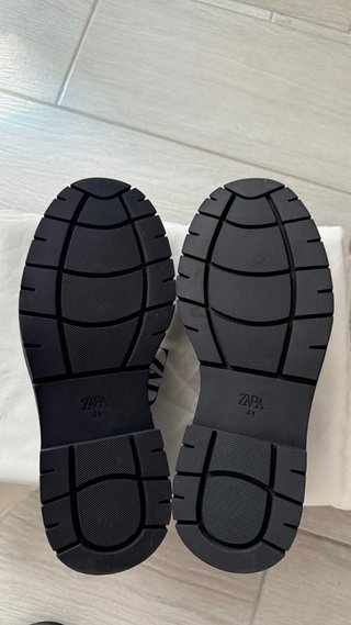 Mocasines Zara Negros con Detalle Metálico