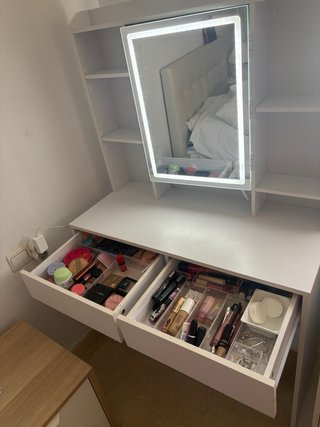 Tocador blanco con espejo LED