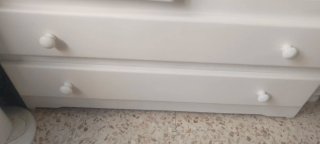 Armario de madera blanco