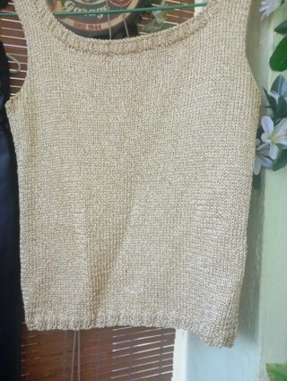 Pantalón negro y camiseta de punto