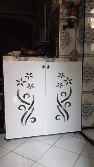 Espejo con luz LED decorativa
