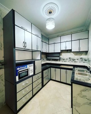 Espejo con luz LED decorativa