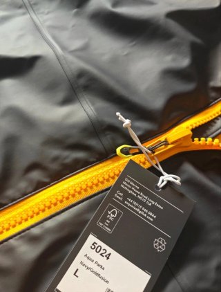 Chaqueta Gill Aqua Parka Negra y Naranja