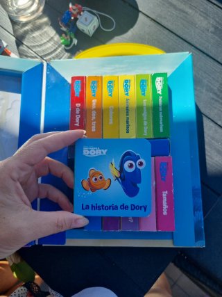 12 libros pequeños Buscando a Dory
