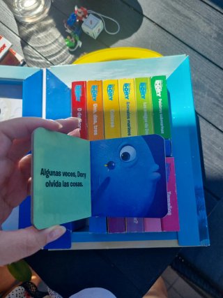 12 libros pequeños Buscando a Dory