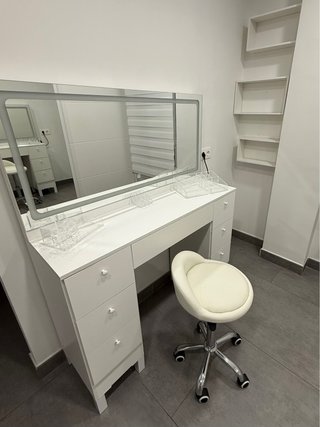 Tocador blanco espejo LED, taburete, repisas, org