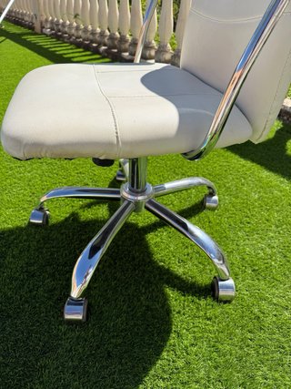 Silla de escritorio blanca