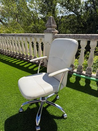 Silla de escritorio blanca
