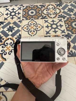 Sony Alpha 5000 Blanca + Objetivo + 2 tarjetas