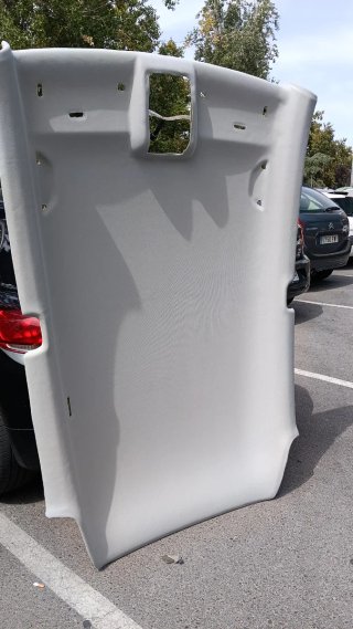 Se tapizan techos de coches