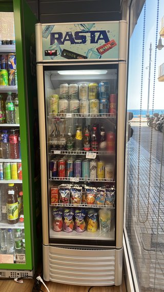 Nevera expositora para refrescos