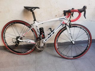 Bicicleta de carretera BH carbono
