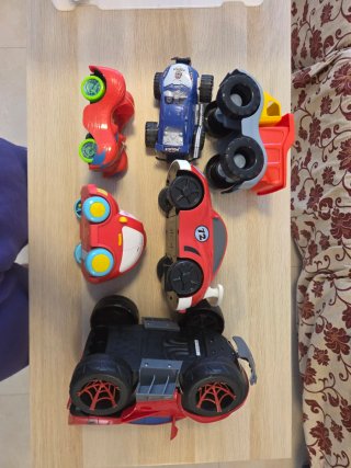 Lote de coches de juguete y teledirigidos