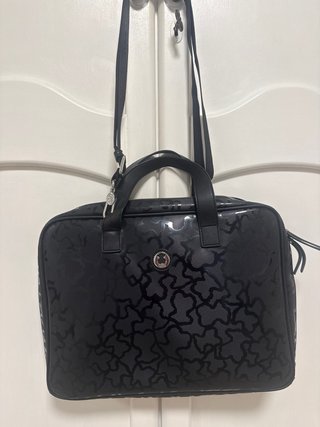 Maletín Tous modelo Kaos Shiny Negro de charol
