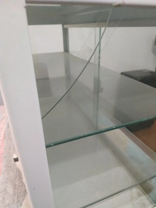 Vitrina de pared cristal y metal Modelo Consulta