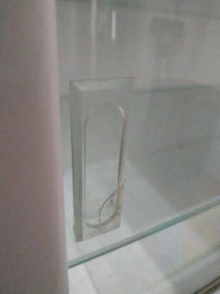 Vitrina de pared cristal y metal Modelo Consulta