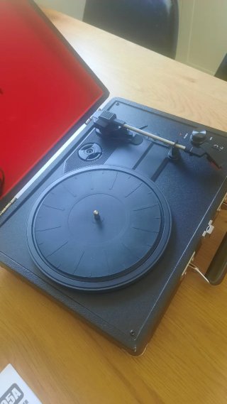 Tocadiscos Portátil Crosley CR8005A Negro/Rojo