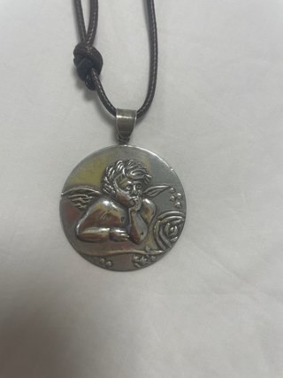 Collar de plata con ángel