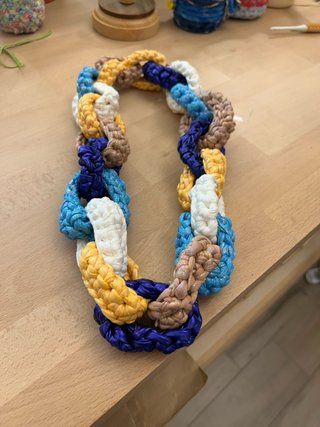 Collana fatta a mano in fettuccia