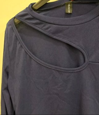 Top blu manica lunga con cut-out