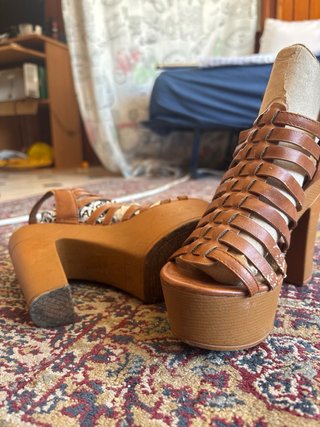 Sandales de cuña marrones