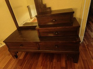 Mueble tocador antiguo con espejo y cajonera