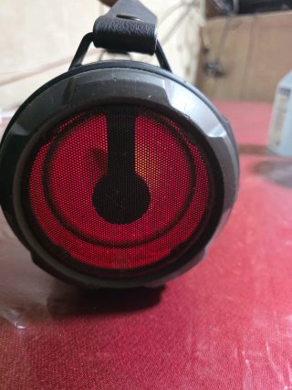 Altavoz Portátil Negro con Luces LED
