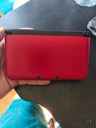 Nintendo 3DS XL + Cargador + Lápiz