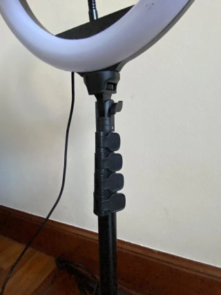 Aro de luz LED con soporte para móvil
