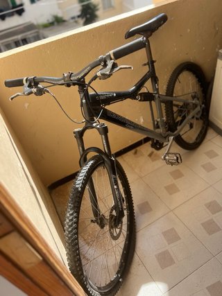 2 Bicicletas  Rockeider B'TWIN MTB Negra