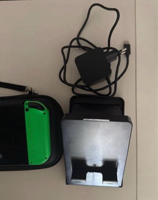 Nintendo Switch  + funda + cargador