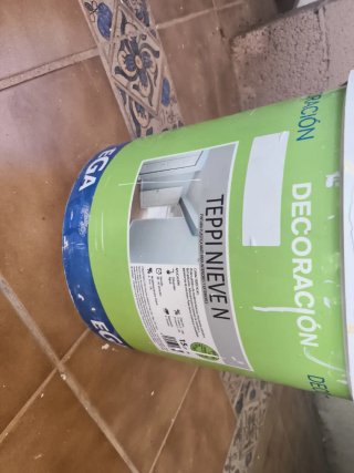 bote de pintura