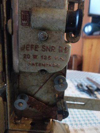Proyector Cine Vintage Jefe SNR 95