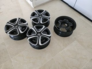Llantas de aleación negras y blancas De Citroën C3