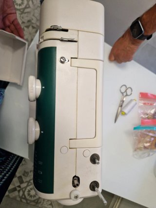 Máquina de coser AEG