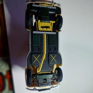 Modello in plastica Renault 4x4 1:24