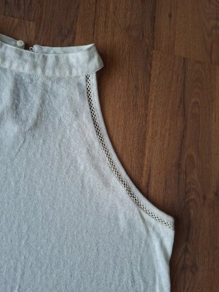 Top blanco halter con detalles