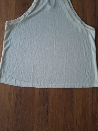 Top blanco halter con detalles